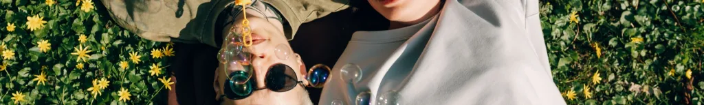 Comment savoir si je lui plais ? Les signes qui ne trompent jamais