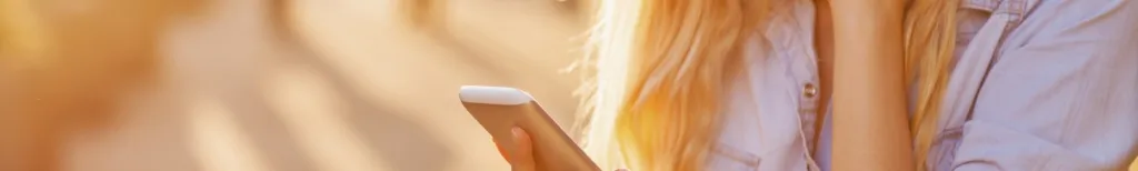 5 SMS insolites pour faire craquer une fille